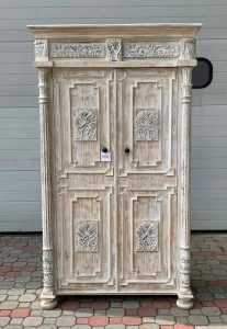 Indyjska drewniana szafa 226
