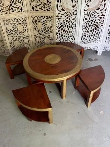 Komplet stolik kawowy  i taborety 302