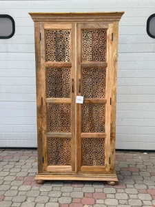 Indyjska drewniana szafa 246