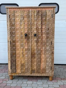 Indyjska drewniana szafa 245